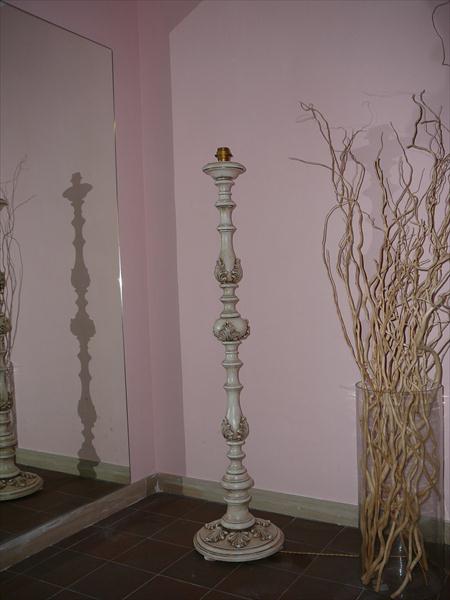 PIANTANA CON FOGLIE - immagine 1